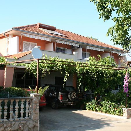 Apartments And Rooms Dobrila Jelsa  Δωμάτιο φωτογραφία