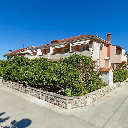 Apartments And Rooms Dobrila Jelsa  Εξωτερικό φωτογραφία