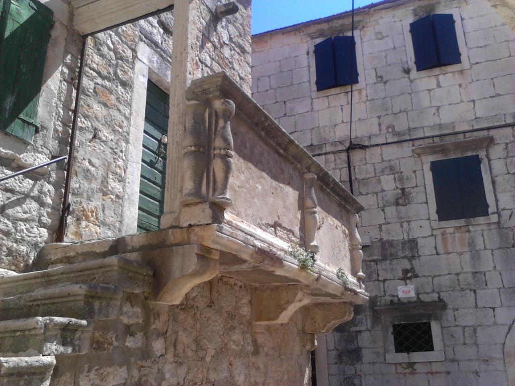 Apartments And Rooms Dobrila Jelsa  Εξωτερικό φωτογραφία