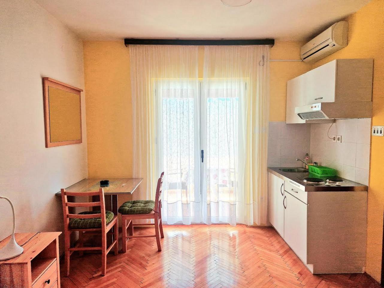 Apartments And Rooms Dobrila Jelsa  Δωμάτιο φωτογραφία