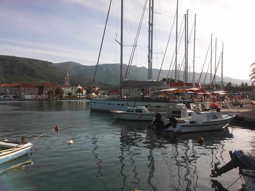Apartments And Rooms Dobrila Jelsa  Εξωτερικό φωτογραφία