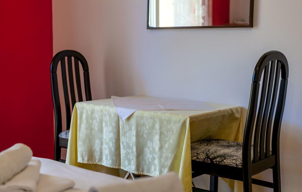 Apartments And Rooms Dobrila Jelsa  Εξωτερικό φωτογραφία