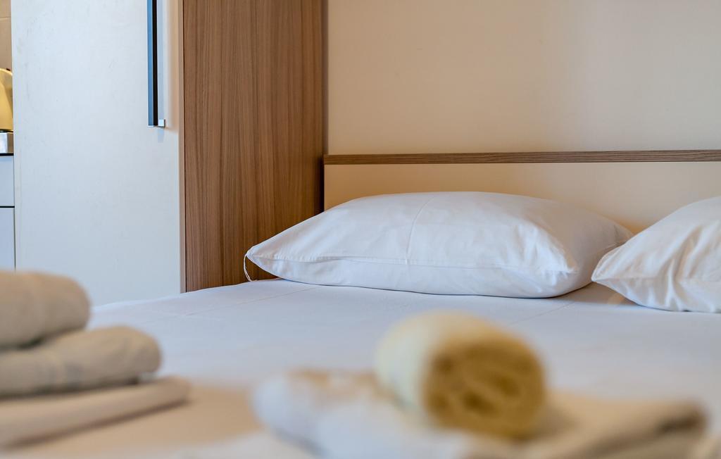 Apartments And Rooms Dobrila Jelsa  Εξωτερικό φωτογραφία