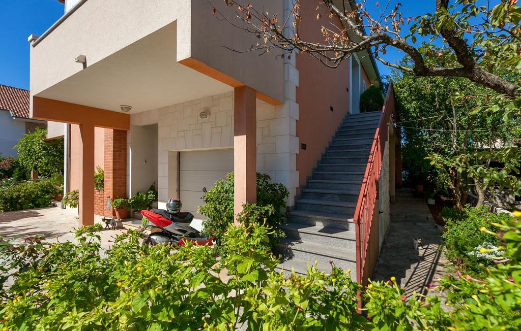 Apartments And Rooms Dobrila Jelsa  Εξωτερικό φωτογραφία