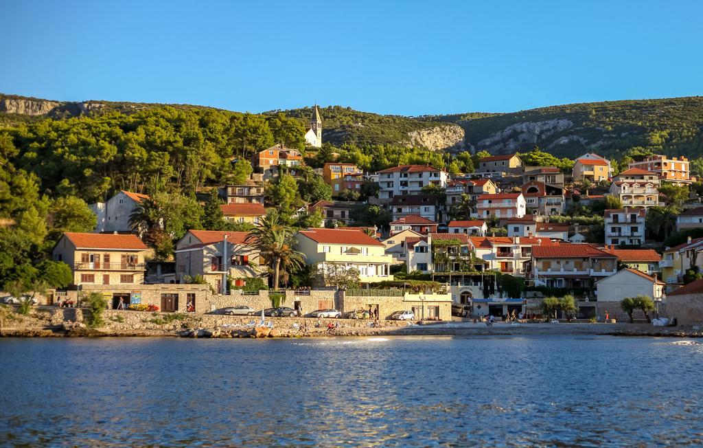 Apartments And Rooms Dobrila Jelsa  Εξωτερικό φωτογραφία