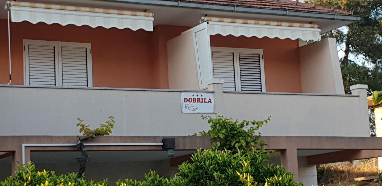 Apartments And Rooms Dobrila Jelsa  Εξωτερικό φωτογραφία