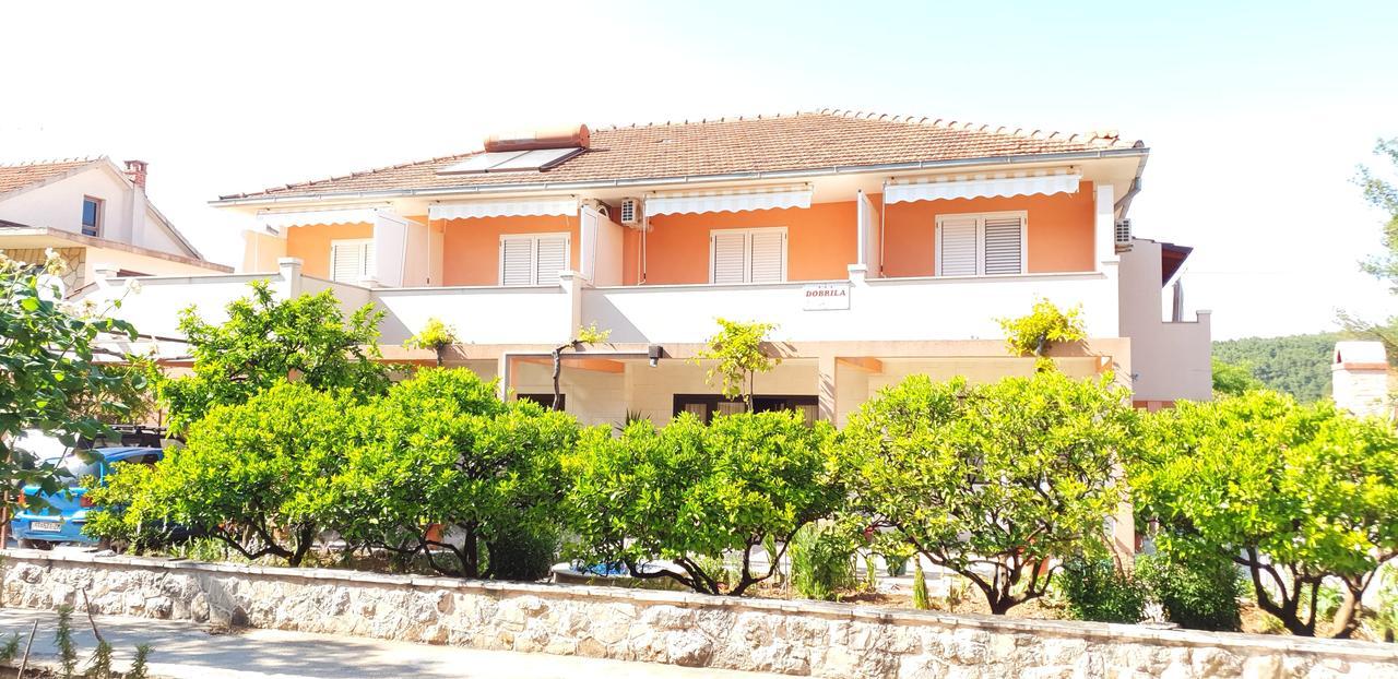 Apartments And Rooms Dobrila Jelsa  Εξωτερικό φωτογραφία