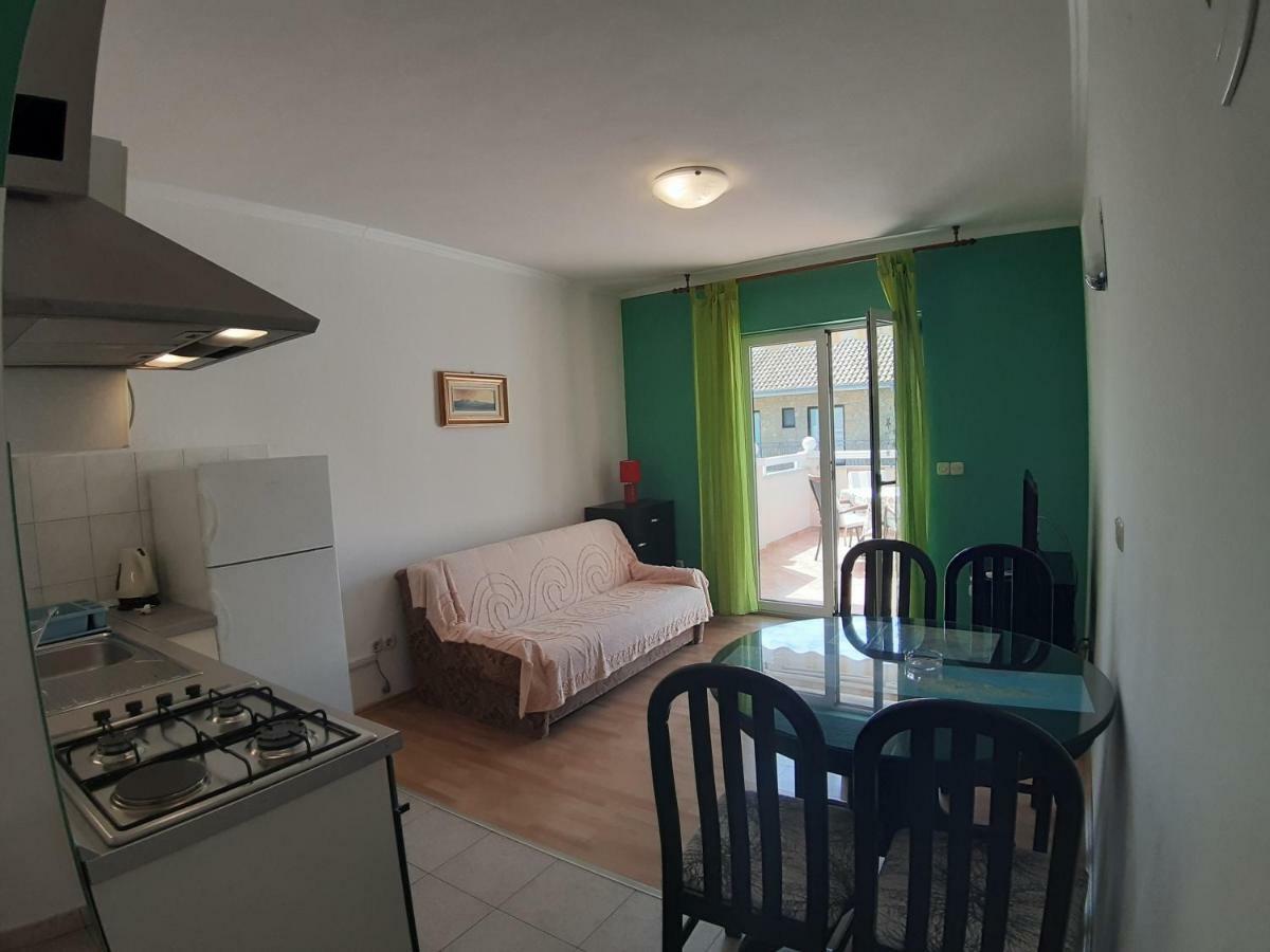 Apartments And Rooms Dobrila Jelsa  Εξωτερικό φωτογραφία