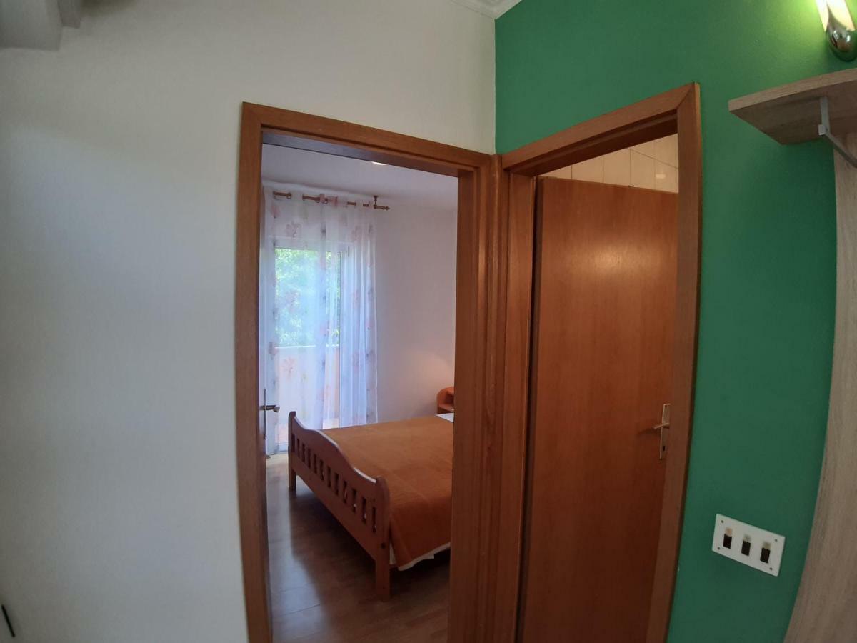 Apartments And Rooms Dobrila Jelsa  Εξωτερικό φωτογραφία