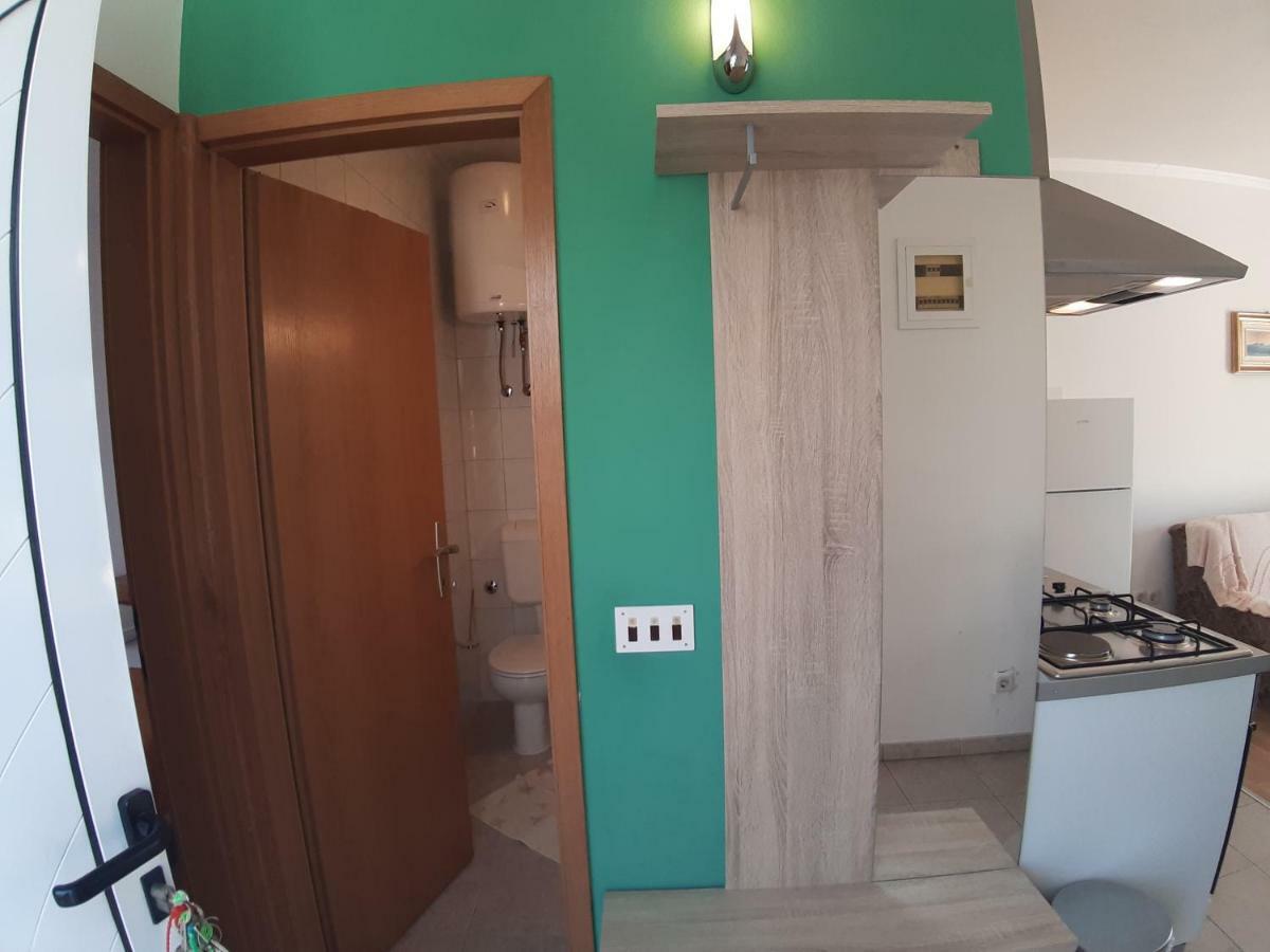Apartments And Rooms Dobrila Jelsa  Εξωτερικό φωτογραφία