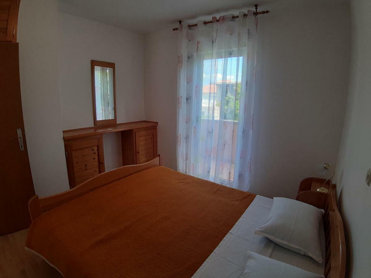Apartments And Rooms Dobrila Jelsa  Εξωτερικό φωτογραφία