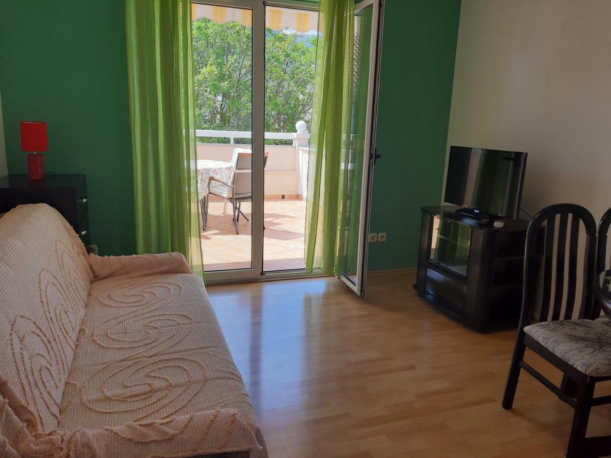 Apartments And Rooms Dobrila Jelsa  Εξωτερικό φωτογραφία